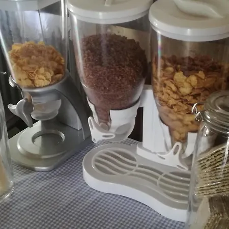 Sandy Oda ve Kahvaltı